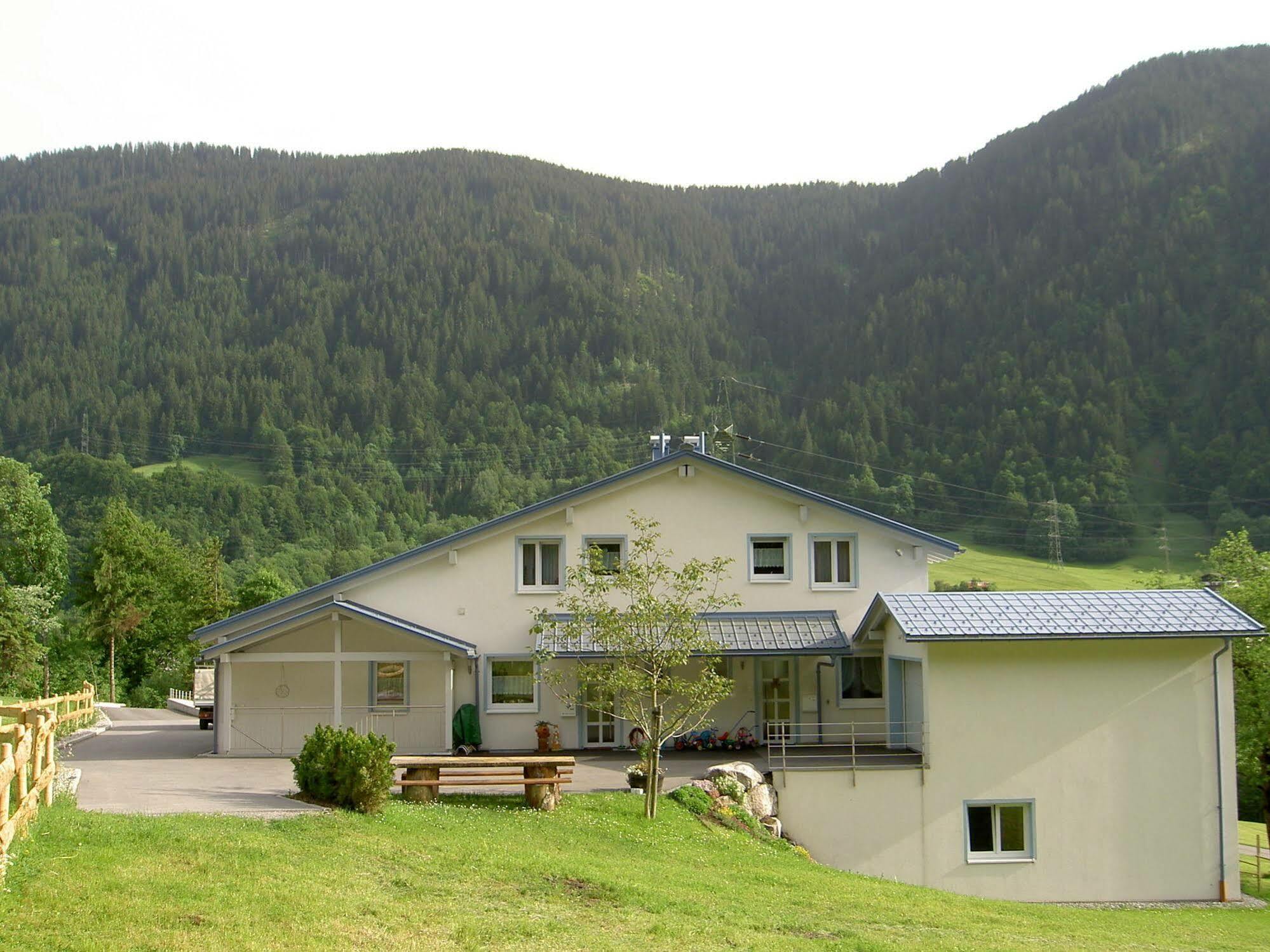 Haus Roecken Apartment Dalaas Exterior foto